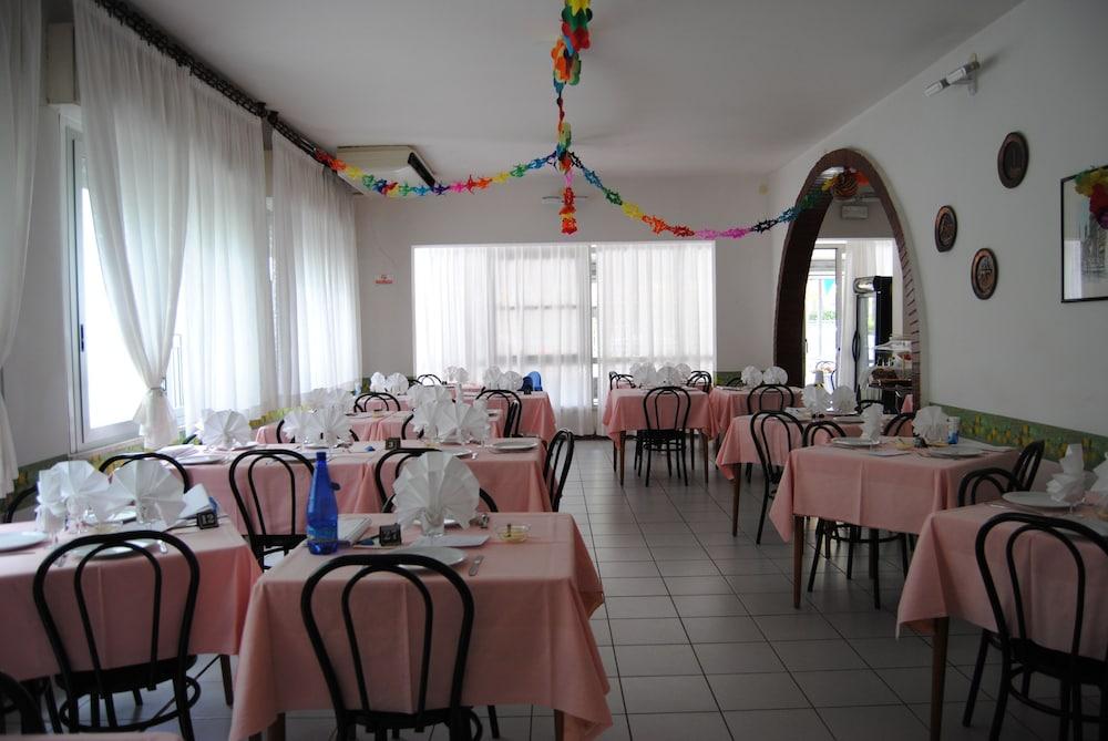 Hotel Trevi Cesenatico Eksteriør bilde