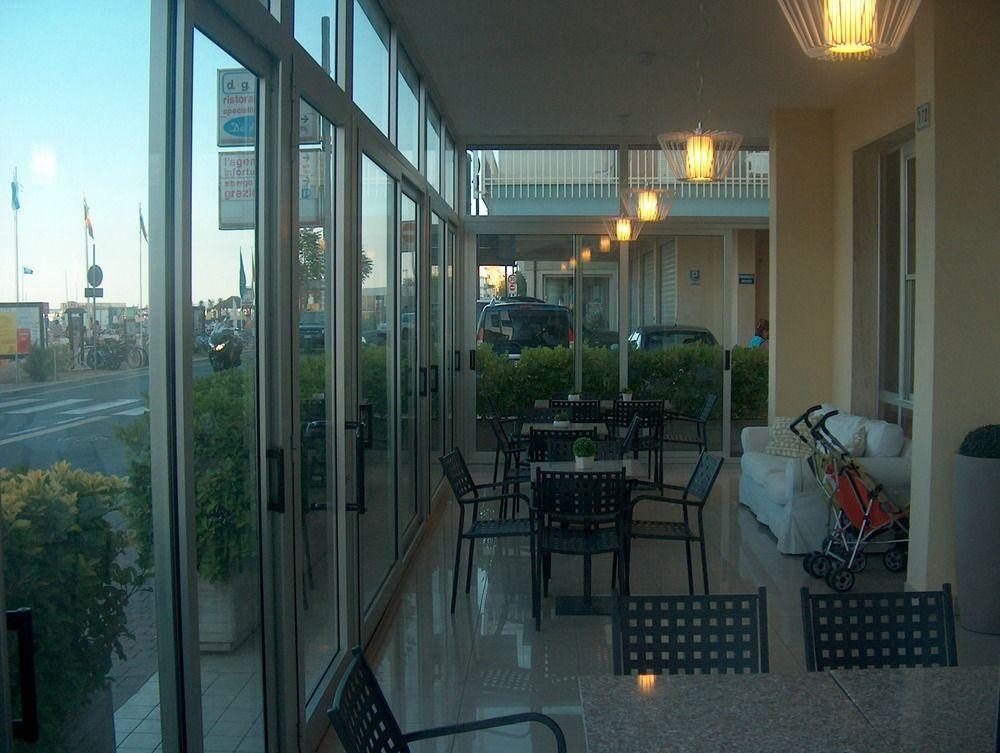 Hotel Trevi Cesenatico Eksteriør bilde